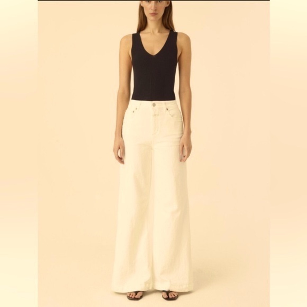 Closed denim glow up jean. Cream NWT size 28